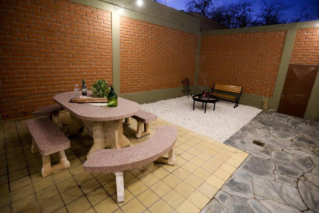 Apartamento Encanto Mendocino: Espaciosa Casa En Juan B Justo *