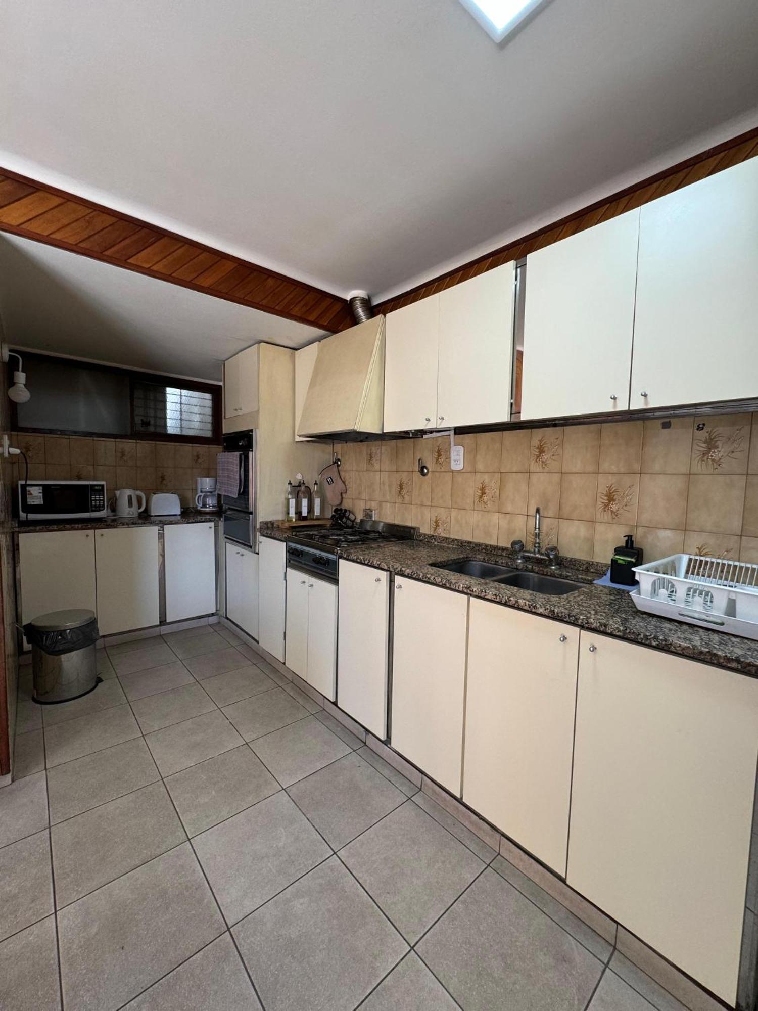 Encanto Mendocino: Espaciosa Casa En Juan B Justo Apartamento Mendoza